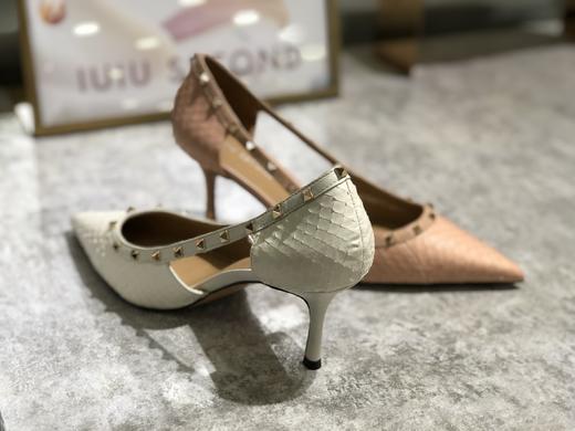 IUIU SECOND夏季时尚铆钉蛇皮细跟尖头空凉凉鞋 商品图4