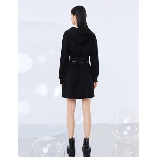 NEELLY纳俪简约连帽撞色字母收腰卫衣连衣裙女A字裙中长款秋季N21091Y01197 商品图3