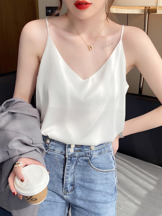【买一送一 秒变气质女神】前后双V领设计 大气好搭配 透气舒适 质感柔滑 法式小吊带 商品图0