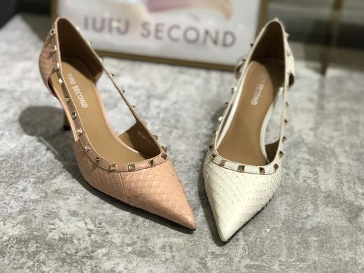 IUIU SECOND夏季时尚铆钉蛇皮细跟尖头空凉凉鞋 商品图3