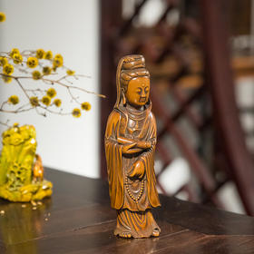 清 黄杨木雕持卷观音像