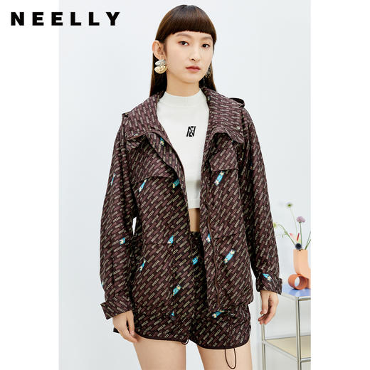 NEELLY纳俪商场同款短外套2022春季新款连帽拉链字母印花抽绳外套N22032C01153 商品图0