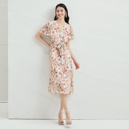 EITIE爱特爱夏季新款修身显瘦气质V领印花褶皱连衣裙中裙6607301 商品图3