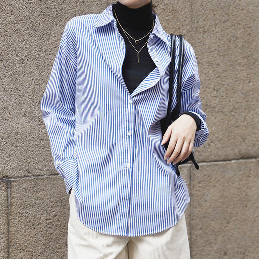 【新品秒杀】女士蓝白条纹衬衫B2201028077 商品图0