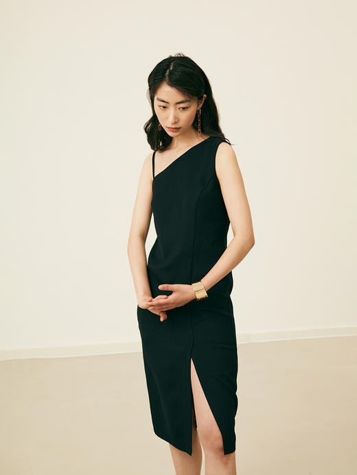 HeyDress黑色吊带连衣裙女夏季垂感斜领设计感小黑裙气质小众裙子 商品图0