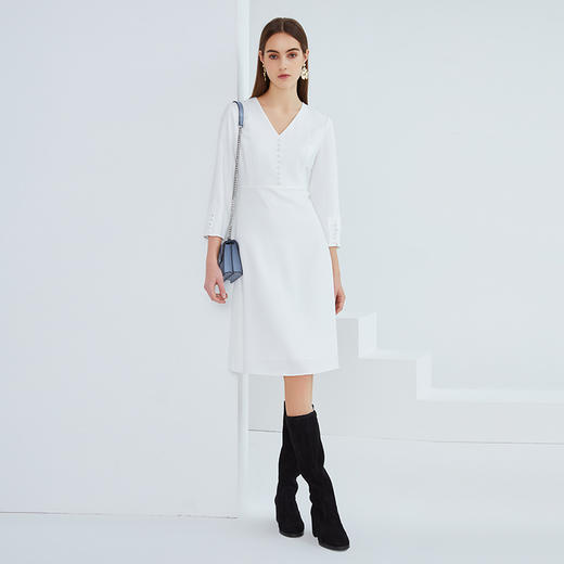 EITIE爱特爱春季新款洋气复古V领修身显瘦简约百搭气质连衣裙6307013 商品图1