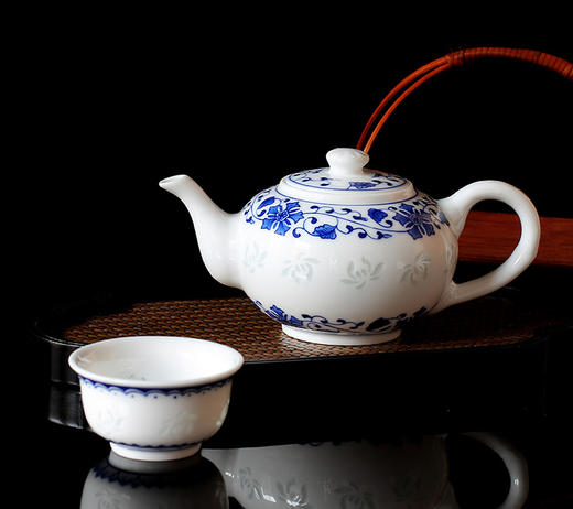 景德镇 国瓷红叶 8头茶具玲珑小花 商品图0