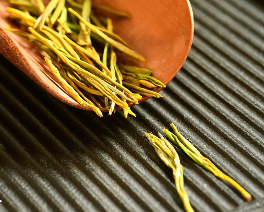 双12秒杀！【手作黄金芽 】2025明前头采嫩芽头，纯手工茶，氨基酸含量之最！鲜爽绵甜，久泡不涩！ 商品图1