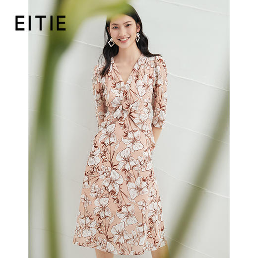 EITIE爱特爱夏季新款修身显瘦优雅V领五分袖印花连衣裙中裙6607302 商品图0