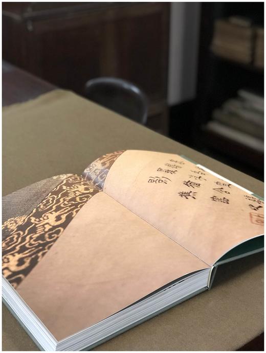 《华光瑞彩：黄檗翰墨精粹》，8开巨册《华光瑞彩——黄檗翰墨精粹》，精装，8开巨册，浙江人民美术出版社2021年版，334页，定价800，统一售价680元。 商品图2