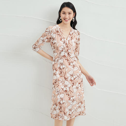 EITIE爱特爱夏季新款修身显瘦优雅V领五分袖印花连衣裙中裙6607302 商品图3