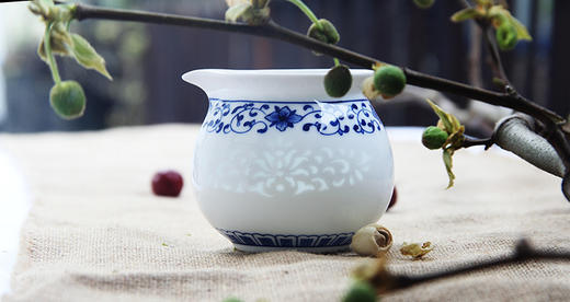 景德镇 国瓷红叶 8头手绘青花玲珑茶具如意富贵  商品图3