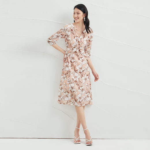 EITIE爱特爱夏季新款修身显瘦优雅V领五分袖印花连衣裙中裙6607302 商品图1