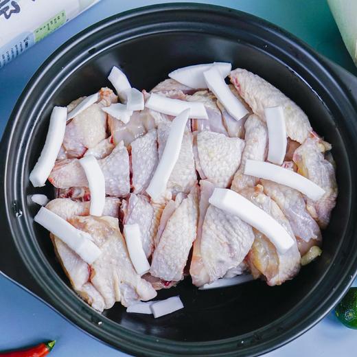 【已下架】可以喝的神仙水 把椰奶鸡餐厅开到家 20%生榨鲜椰肉+80%生榨纯椰子水、搭配每天鲜宰文昌鸡 当天订单当天鲜肉  | 大厨小主 鲜椰奶鸡2人份 [福利品] 商品图7