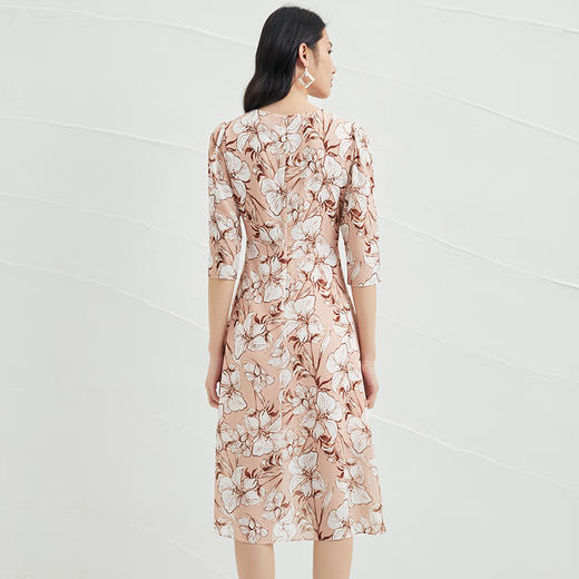 EITIE爱特爱夏季新款修身显瘦优雅V领五分袖印花连衣裙中裙6607302 商品图4