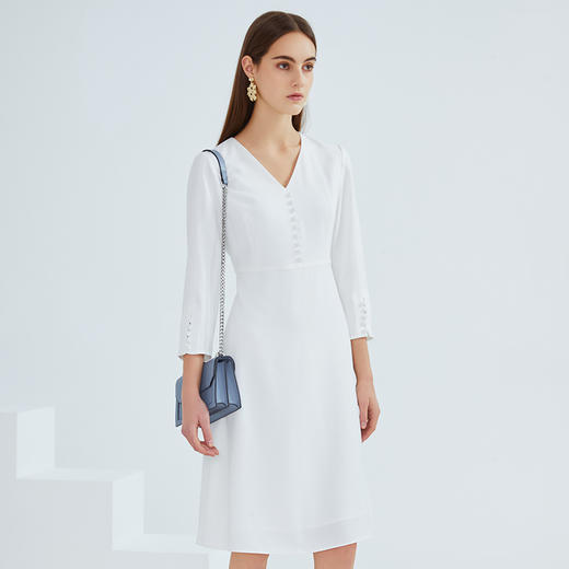 EITIE爱特爱春季新款洋气复古V领修身显瘦简约百搭气质连衣裙6307013 商品图3