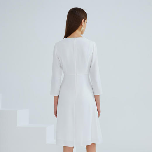 EITIE爱特爱春季新款洋气复古V领修身显瘦简约百搭气质连衣裙6307013 商品图4