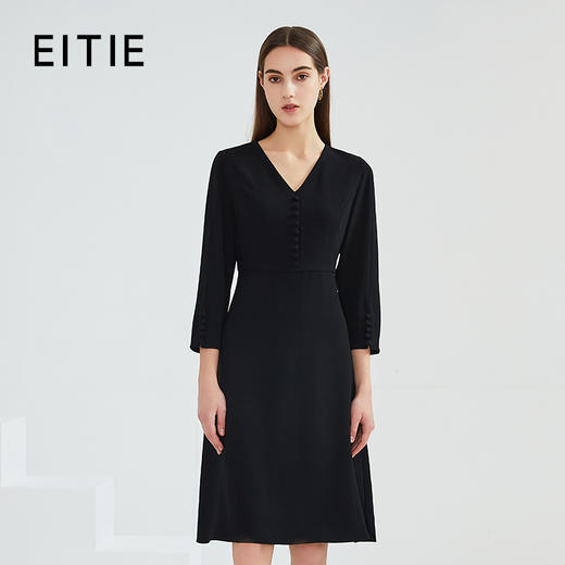 EITIE爱特爱春季新款洋气复古V领修身显瘦简约百搭气质连衣裙6307013 商品图5