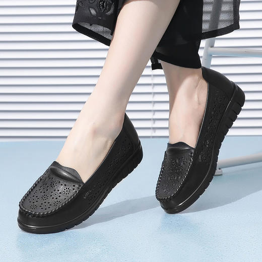 信诺真皮舒适女鞋镂空透气妈妈鞋夏款软底中老年人皮鞋平底凉鞋 22C6315-036 商品图2