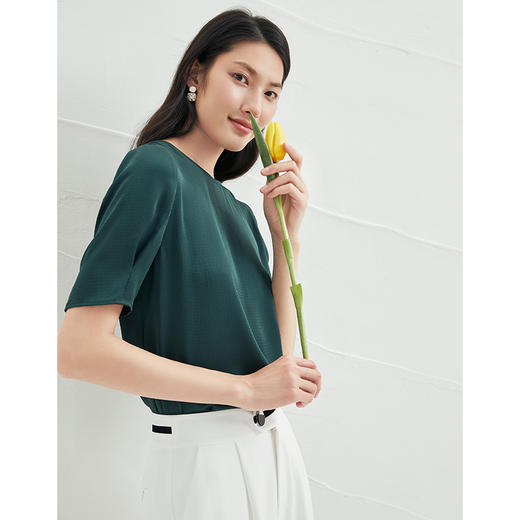 EITIE爱特爱夏季新款圆领纯色透气T恤宽松雪纺短袖6613304小上衣 商品图3