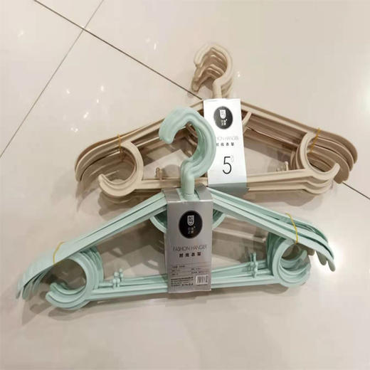 【15元2把】尔海之家时尚塑料衣架（5只装）（1114858） 商品图0