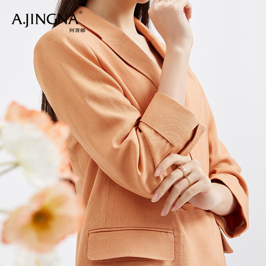【商场同款】阿菁娜春夏新品醋酸纤维麻感西服时尚亮橘黄女士西装A27C108001 商品图3
