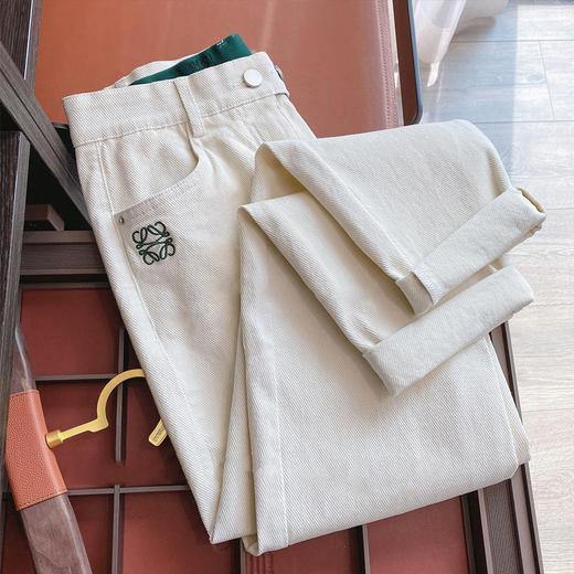 「细节可见品质」被它的气场秒到 白色休闲牛仔裤女 商品图1