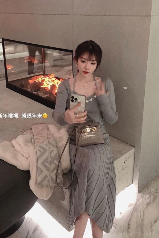 金蘑菇菇【Iris恋曲  断码XS码  】自带小心机的钻钻挂脖针织裙/上衣 商品图5