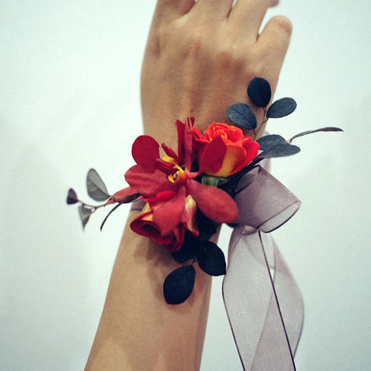 手腕花-高级商务会议酒会婚礼新娘伴娘鲜花手腕配花伴手礼成人礼领证拍照道具（满100元起送） 商品图9