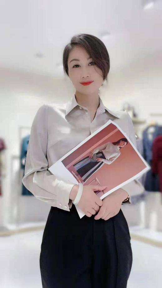 3楼 莱迪雅服饰  春款 粘纤聚酯衬衫 商品图0