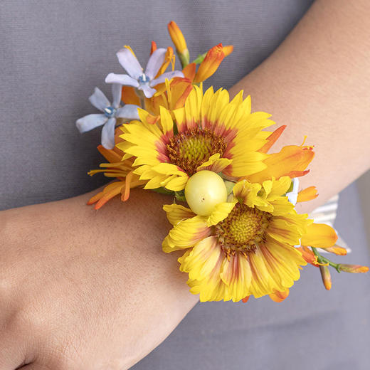 手腕花-高级商务会议酒会婚礼新娘伴娘鲜花手腕配花伴手礼成人礼领证拍照道具（满100元起送） 商品图1