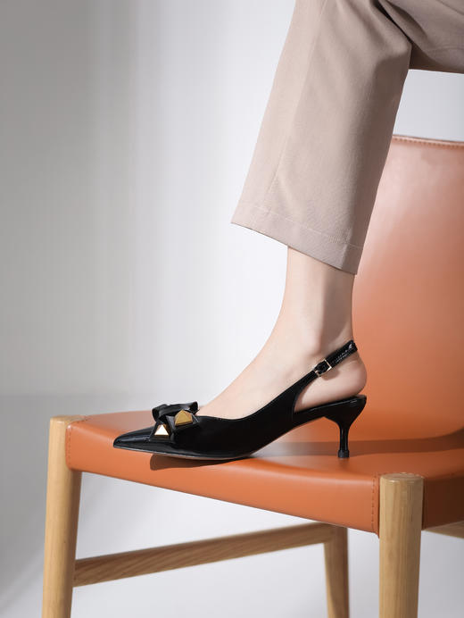 IUIU SECOND夏季铆钉蝴蝶结尖头小跟凉鞋U21AH15141 商品图1