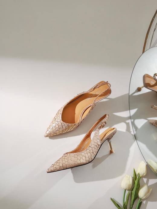 IUIU SECOND夏季时尚鱼皮尖头细跟空凉凉鞋 商品图7