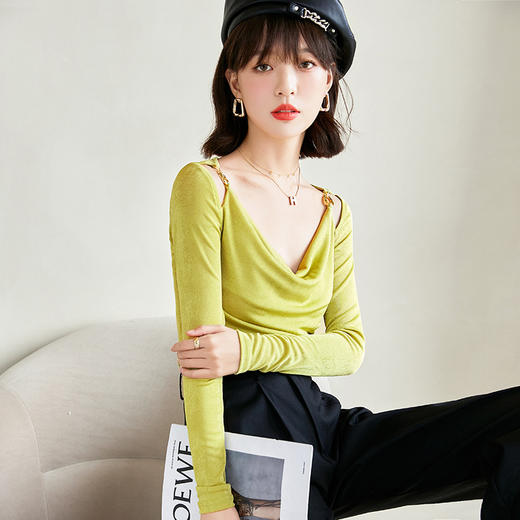 纯色修身，新款显瘦打底衫小心机露肩荡领T恤上衣KQL-1837 商品图4