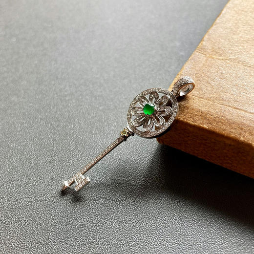 高冰种阳绿翡翠蛋面钥匙18k白金钻石镶嵌 商品图1