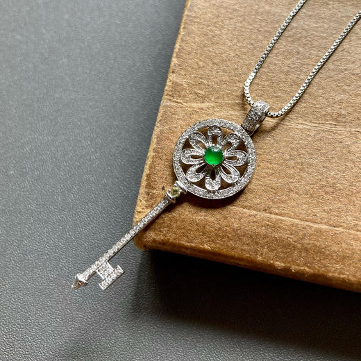 高冰种阳绿翡翠蛋面钥匙18k白金钻石镶嵌 商品图8