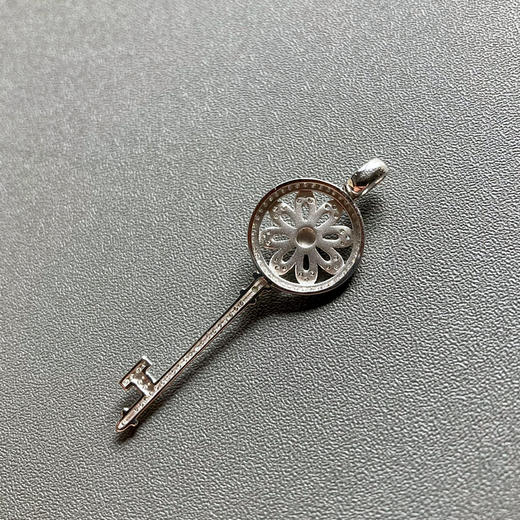 高冰种阳绿翡翠蛋面钥匙18k白金钻石镶嵌 商品图5