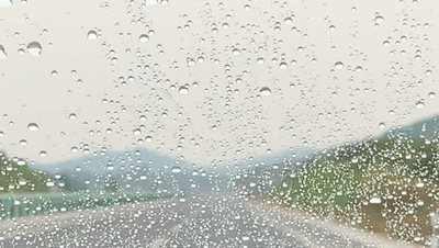 雨天行车神器丨挡风玻璃不沾雨，一喷一擦，视野远100米