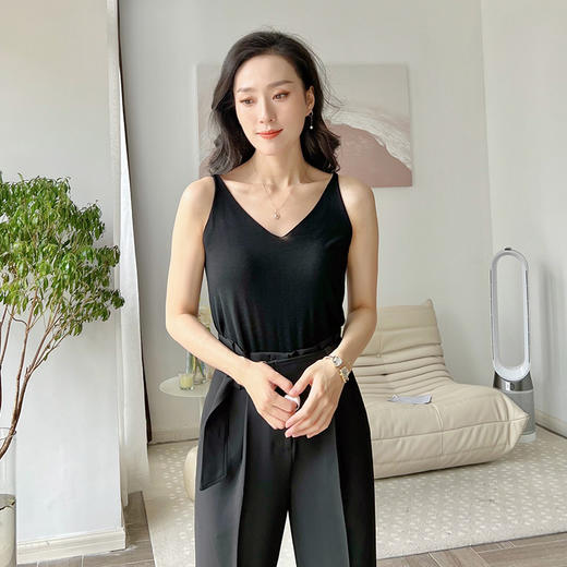 “基底色”V领羊毛针织打底吊带背心 商品图2