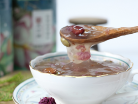 对于脾胃虚的人来说，藕粉是个好选择！