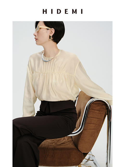 HIDEMI 轻盈风缕感简约设计感轻缎感压褶上衣 沁心绿/奶油米 商品图3
