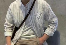 【4F】蓝豹白底咖条泡泡纱衬衫