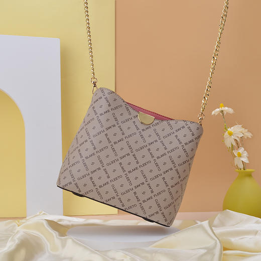 【自营】【新品上市】BLAKE FLEETO香港啄木鸟 旗下高端品牌 链条水桶包ZMNNB21020-KB 商品图1