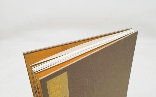 中国历代百部经典书法：《伯远帖》，布面函套盒装一册，约16开，册页装，江西美术出版社2012年版，雅昌印刷，定价980，售价158元。

《伯远帖》是晋王珣写给亲友的的一封信。其纸墨精良，至今依然古色 商品图3