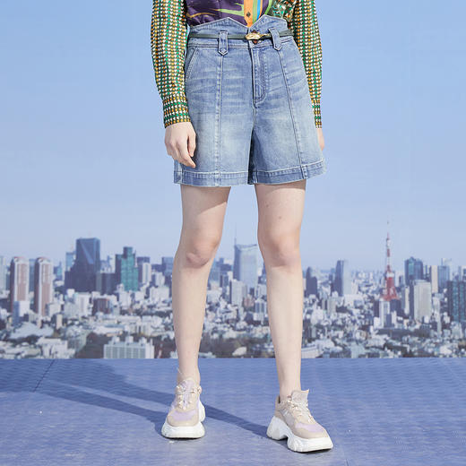 谜底2022夏季新款时尚减龄洗水磨白A型牛仔新疆棉短裤女225MK6017 商品图0