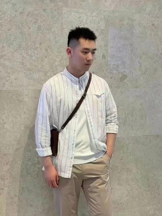 【4F】蓝豹白底咖条泡泡纱衬衫 商品图1