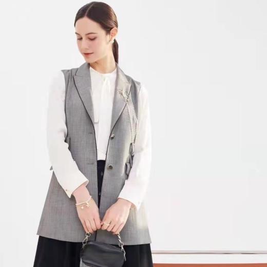 2楼凯莉米洛橄榄灰休闲背心 商品图1