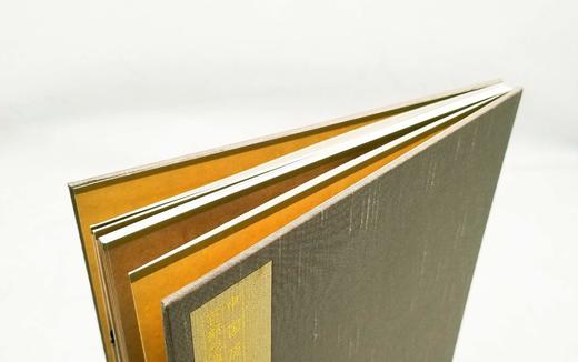 中国历代百部经典书法：《研山铭》，布面函套盒装一册，约16开，册页装，江西美术出版社2012年版，雅昌印刷，定价980，售价158元。

本幅第一段为米芾用南唐澄心堂纸书写三十九个行书大字:“研山铭五 商品图3