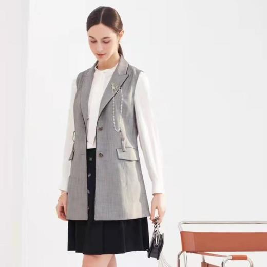 2楼凯莉米洛橄榄灰休闲背心 商品图0