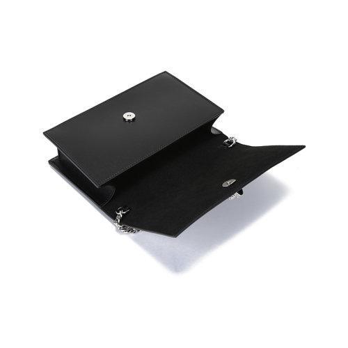 Alexander McQueen/亚历山大麦昆 女士皮革铆钉装饰单肩斜挎包手拿包 613088 1HUMI 商品图4